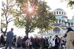 ЕКИПЪТ НА НБКМ ПОЛОЖИ ВЕНЕЦ ПРЕД ПАМЕТНИКА НА ПАИСИЙ ХИЛЕНДАРСКИ