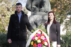 ЕКИПЪТ НА НБКМ ПОЛОЖИ ВЕНЕЦ ПРЕД ПАМЕТНИКА НА ПАИСИЙ ХИЛЕНДАРСКИ