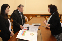 ЦЕННО ДАРЕНИЕ ОТ АКАДЕМИЯТА НА НАУКИТЕ НА АЗЕРБАЙДЖАН