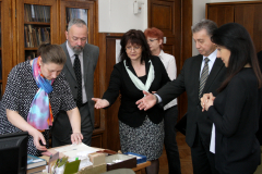 ЦЕННО ДАРЕНИЕ ОТ АКАДЕМИЯТА НА НАУКИТЕ НА АЗЕРБАЙДЖАН