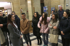 УЧЕНИЦИ ОТ КРЕСНА РАЗГЛЕДАХА ИЗЛОЖБАТА “140 Г. КРЕСНЕНСКО-РАЗЛОЖКО ВЪСТАНИЕ”