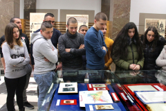 УЧЕНИЦИ ОТ КРЕСНА РАЗГЛЕДАХА ИЗЛОЖБАТА “140 Г. КРЕСНЕНСКО-РАЗЛОЖКО ВЪСТАНИЕ”