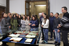 УЧЕНИЦИ ОТ КРЕСНА РАЗГЛЕДАХА ИЗЛОЖБАТА “140 Г. КРЕСНЕНСКО-РАЗЛОЖКО ВЪСТАНИЕ”