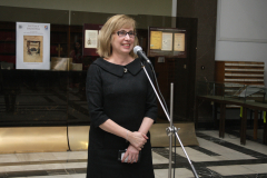 ЕНОТЕКАТА ВЛЕЗЕ В БИБЛИОТЕКАТА