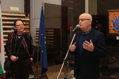 “МНОГОТОЧИЯ НА ЛЮБОВТА” – ЦВЕТНИ СЮЖЕТИ НА ВАЛЕНТИНА ПОПОВА В БИБЛИОТЕКАТА