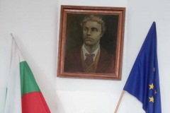 В ДЕНЯ НА АПОСТОЛА НАЦИОНАЛНАТА БИБЛИОТЕКА С ДАРЕНИЕ ЗА 8 СУ „ВАСИЛ ЛЕВСКИ“