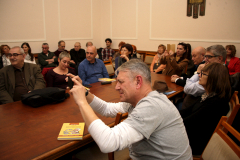 ТЕАТРАЛ НАПИСА ХУМОРИСТИЧНА ТЕОРИЯ ЗА БЪЛГАРСКИЯ НАРОД