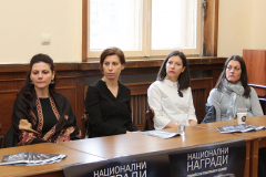 ЦВЕТАНА МАНЕВА И ХРИСТО МУТАФЧИЕВ ДИСКУТИРАТ “ТЕАТЪРЪТ В УЧИЛИЩЕ” В БИБЛИОТЕКАТА
