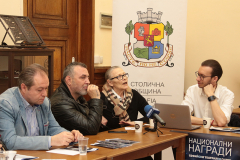 ЦВЕТАНА МАНЕВА И ХРИСТО МУТАФЧИЕВ ДИСКУТИРАТ “ТЕАТЪРЪТ В УЧИЛИЩЕ” В БИБЛИОТЕКАТА