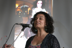 С ЛИРИКАТА НА АННА МАРИЯ ГЮЗЕЛЕВА В КЛУБ „ПИСМЕНА”