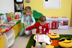 НАЦИОНАЛНАТА БИБЛИОТЕКА ПОДАРИ КНИГИ НА ДЕТСКА ГРАДИНА “ШАРЛ ПЕРО”