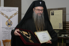 МАЯ МАНОЛОВА И МИТРОПОЛИТ НИКОЛАЙ С НАГРАДИ ЗА ЛИДЕРСТВО