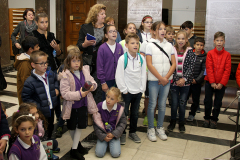 ДЕЦА ОТ УЧИЛИЩЕ “МОНТЕСОРИ” НА ПОСЕЩЕНИЕ В БИБЛИОТЕКАТА
