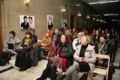 ЦЕНИТЕЛИ НА ПОЕЗИЯТА АПЛОДИРАХА АКСИНИЯ МИХАЙЛОВА В НБКМ