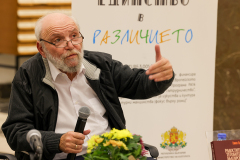 Етнокафене: Емил Басат представи  новата  си книга с анкети „Радостите и тегобите на българската бохемистика“