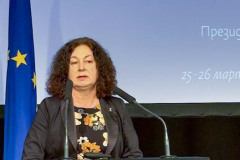 Форумът „Духовното наследство в дигиталния век“, организиран от президента Илияна Йотова, се проведе в София и Рилския манастир с участието на изследователи, учени, представители на културни инстититути и академичните среди. В официалното откриване бяха поканени за приветствия четири знакови за кирилицата и българския език институции - Министерството на културата, Министерството на образованието и науката, Българската академия на науките и Националната библиотека „Св. св. Кирил и Методий“ (НБКМ).  „За  147-годишната си  история Националната библиотека на България пази книжовното богатство на свещения език на нашите деди“, каза директорът доц. д-р Калина Иванова и призова „форумът за кирилицата да се превърне в призив - да опазваме паметта.“ В първия ден в София бяха изнесени пленарни доклади от утвърдени учени, както и презентация за връзката между кирилицата и изкуствения интелект от ученици от НГДЕК. В панела „Азбука и власт в съвременния свят“ участваха международни изследователи, а генералният директор на БТА представи ролята на кирилицата в медиите. В своя доклад  директорът на Националната библиотека доц. д-р Калина Иванова говори за „Дигитализация, достъпност и популяризиране на ръкописи и старопечатни книги в Националната библиотека“. НБКМ показа и изложба с ценни електронни издания, сред които личният бележник на Апостола на свободата, тефтерчетата на Ботев и Раковски, редом с първото издание на „Под игото“ 1894 г., „Време разделно“ на Антон Дончев, които предизвикаха  интереса на участниците. Новите технологии и националното книжовно богатство също бяха тема в интервюто на директора на НБКМ в специалното изнесено студио на БНР  от  залата на форума.  През втория ден в Рилския манастир, посветен на 1080 години от успението на св. Иван Рилски, Негово Светейшество българският патриарх и Софийски митрополит Даниил отправи лично пожелание към учените - участници във форума: с общи усилия да бъдем достойни продължители в дигиталния век на завещаното ни хилядолетно християнско духовно и книжовно предание „в чиито основи стоят светли люде със свят живот, просветени умове и добродетелен живот“.. В научната програма  в Рилския манастир д-р Бояна Минчева, ръководител направление „Опазване на ръкописно-документално наследство“ на Националната библиотека представи свое изследване върху богослужебния текст с включено житие "Служба с житием преподобного отца нашего Йоанна Рильского – от иждивителя до новите дарители". Д-р Минчева подчерта, че изданието представлява първото печатно съчетание на житието на светеца заедно със службата му на църковнославянски език, отпечатано в Киево-Печорската лавра през 1671 г. Украинските книги, печатани в Киево-Печорската лавра и съхранявани в специалните колекции на Националната библиотека "Св. св. Кирил и Методий", наброяват 191 тома. Конференцията „Духовното наследство в дигиталния век“  бе закрита в иконната зала на Рилския манастир, а по думите на президента Йотова всички участници в третия международен форум за кирилицата „ще го запомним с това, че ние с вас поехме голямата отговорност и мисия да бъдем поколението, което прехвърля историята, древната ни култура и духовност в дигиталния век.“ 