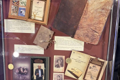 Форумът „Духовното наследство в дигиталния век“, организиран от президента Илияна Йотова, се проведе в София и Рилския манастир с участието на изследователи, учени, представители на културни инстититути и академичните среди. В официалното откриване бяха поканени за приветствия четири знакови за кирилицата и българския език институции - Министерството на културата, Министерството на образованието и науката, Българската академия на науките и Националната библиотека „Св. св. Кирил и Методий“ (НБКМ).  „За  147-годишната си  история Националната библиотека на България пази книжовното богатство на свещения език на нашите деди“, каза директорът доц. д-р Калина Иванова и призова „форумът за кирилицата да се превърне в призив - да опазваме паметта.“ В първия ден в София бяха изнесени пленарни доклади от утвърдени учени, както и презентация за връзката между кирилицата и изкуствения интелект от ученици от НГДЕК. В панела „Азбука и власт в съвременния свят“ участваха международни изследователи, а генералният директор на БТА представи ролята на кирилицата в медиите. В своя доклад  директорът на Националната библиотека доц. д-р Калина Иванова говори за „Дигитализация, достъпност и популяризиране на ръкописи и старопечатни книги в Националната библиотека“. НБКМ показа и изложба с ценни електронни издания, сред които личният бележник на Апостола на свободата, тефтерчетата на Ботев и Раковски, редом с първото издание на „Под игото“ 1894 г., „Време разделно“ на Антон Дончев, които предизвикаха  интереса на участниците. Новите технологии и националното книжовно богатство също бяха тема в интервюто на директора на НБКМ в специалното изнесено студио на БНР  от  залата на форума.  През втория ден в Рилския манастир, посветен на 1080 години от успението на св. Иван Рилски, Негово Светейшество българският патриарх и Софийски митрополит Даниил отправи лично пожелание към учените - участници във форума: с общи усилия да бъдем достойни продължители в дигиталния век на завещаното ни хилядолетно християнско духовно и книжовно предание „в чиито основи стоят светли люде със свят живот, просветени умове и добродетелен живот“.. В научната програма  в Рилския манастир д-р Бояна Минчева, ръководител направление „Опазване на ръкописно-документално наследство“ на Националната библиотека представи свое изследване върху богослужебния текст с включено житие "Служба с житием преподобного отца нашего Йоанна Рильского – от иждивителя до новите дарители". Д-р Минчева подчерта, че изданието представлява първото печатно съчетание на житието на светеца заедно със службата му на църковнославянски език, отпечатано в Киево-Печорската лавра през 1671 г. Украинските книги, печатани в Киево-Печорската лавра и съхранявани в специалните колекции на Националната библиотека "Св. св. Кирил и Методий", наброяват 191 тома. Конференцията „Духовното наследство в дигиталния век“  бе закрита в иконната зала на Рилския манастир, а по думите на президента Йотова всички участници в третия международен форум за кирилицата „ще го запомним с това, че ние с вас поехме голямата отговорност и мисия да бъдем поколението, което прехвърля историята, древната ни култура и духовност в дигиталния век.“ 