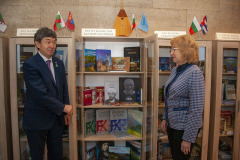 Открит е кът на Казахстан в Националната библиотека