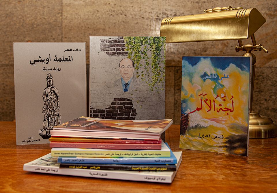 Сирийският поет и писател Али Насър с дарение за Националната библиотека