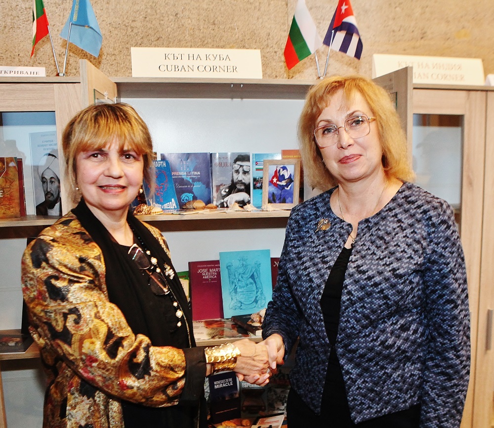 Националната библиотека откри кът на Куба с книги за историята, традициите, културата и литературата на страната