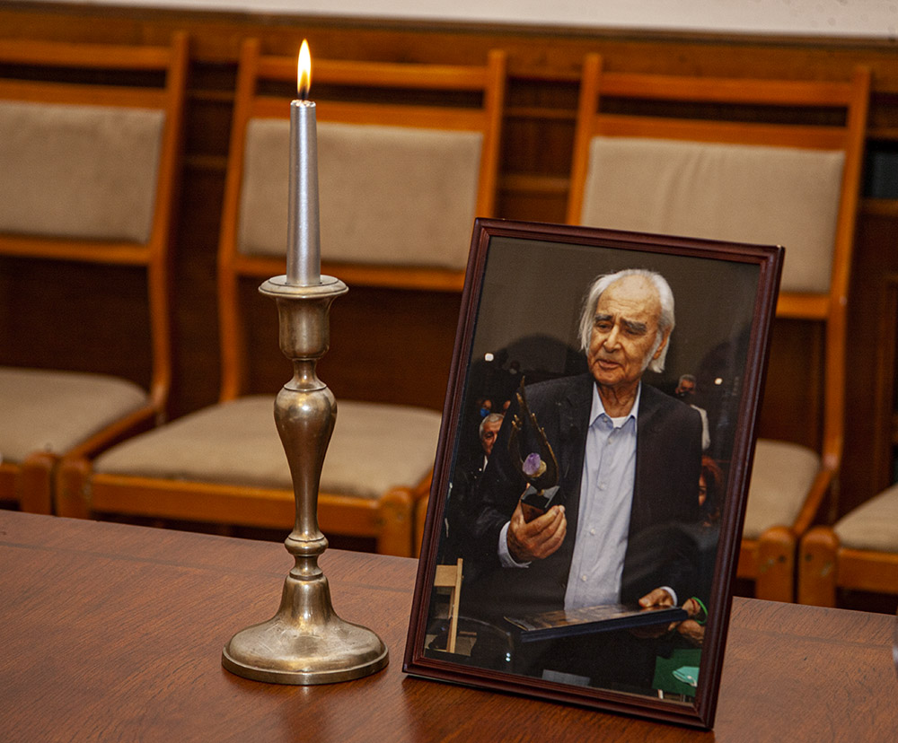 Спомен за Антон Дончев