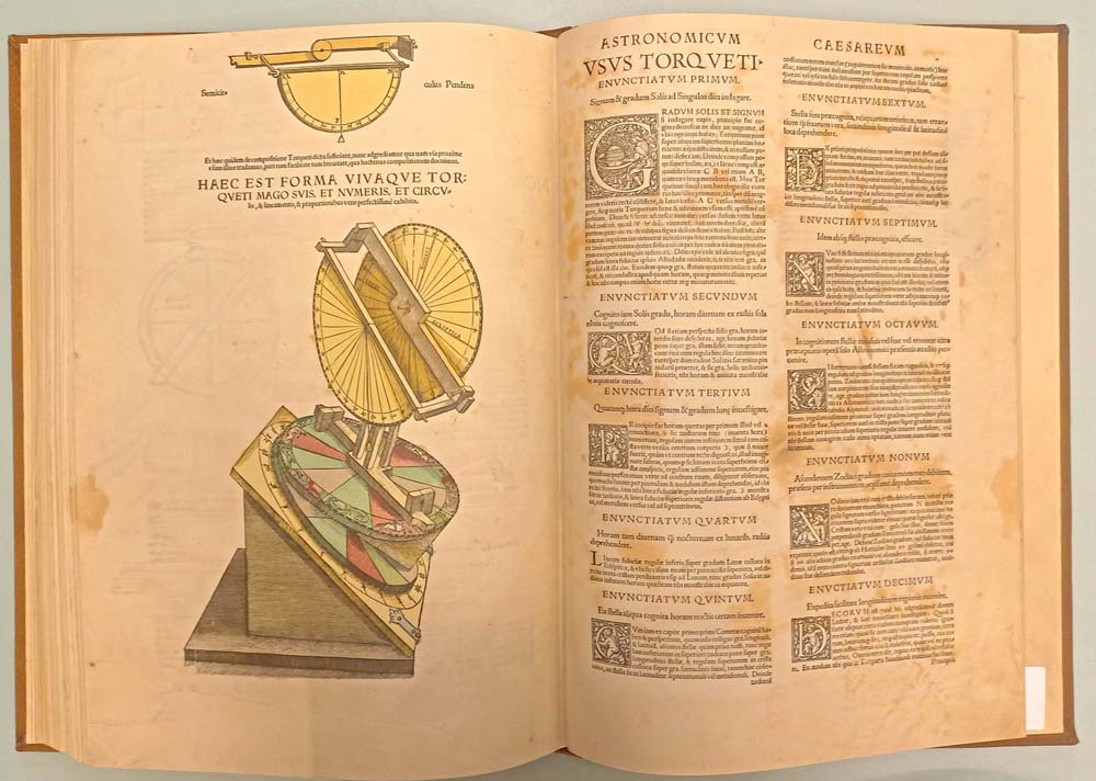 Страници от „Astronomicum Caesareum“