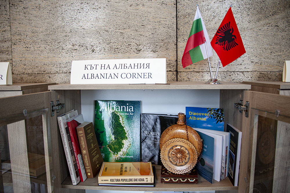 Кът на Албания в Националната библиотека