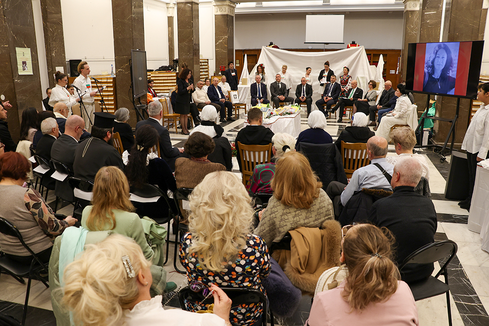 В Националната библиотека „Св. св. Кирил и Методий“ бяха представени Трикнижието „Авраамическите религии в България (Юдаизмът – Християнството – Ислямът): Кратки исторически енциклопедии” – 223 енциклопедичен труд на проф. Милен Куманов (13.02.1942 – 22.11.2021) и 41-ви том на енциклопедичната серия „Факлоносци“